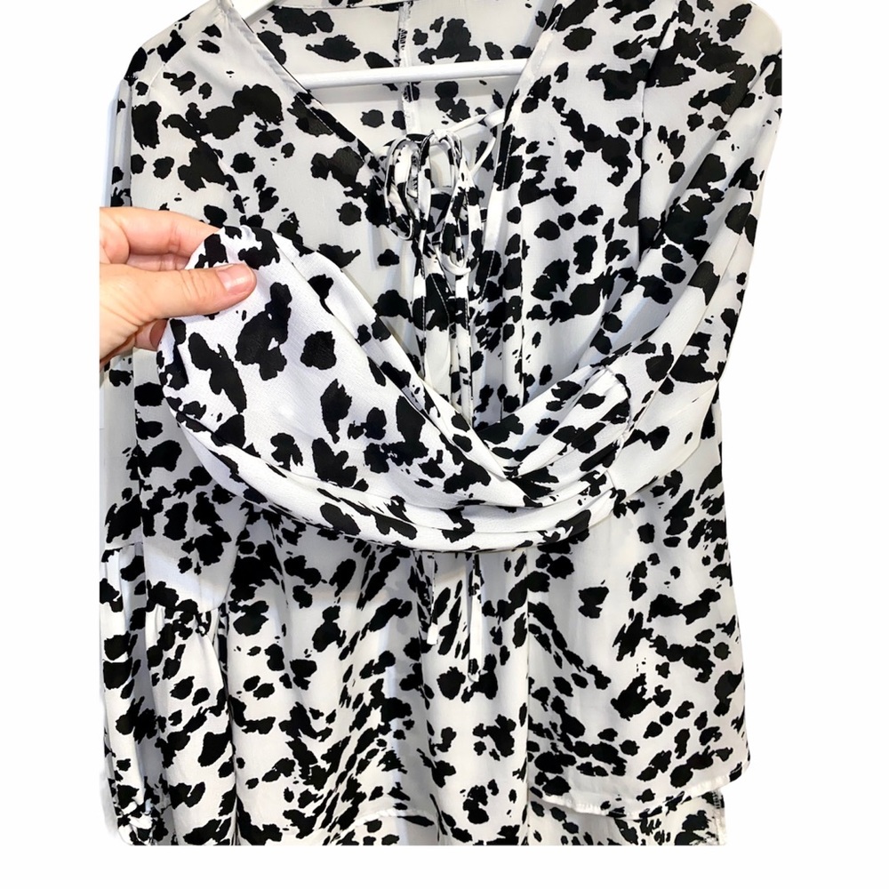 🔆 Host Pick - Black White High-Low Blouse - Picture 14 of 15